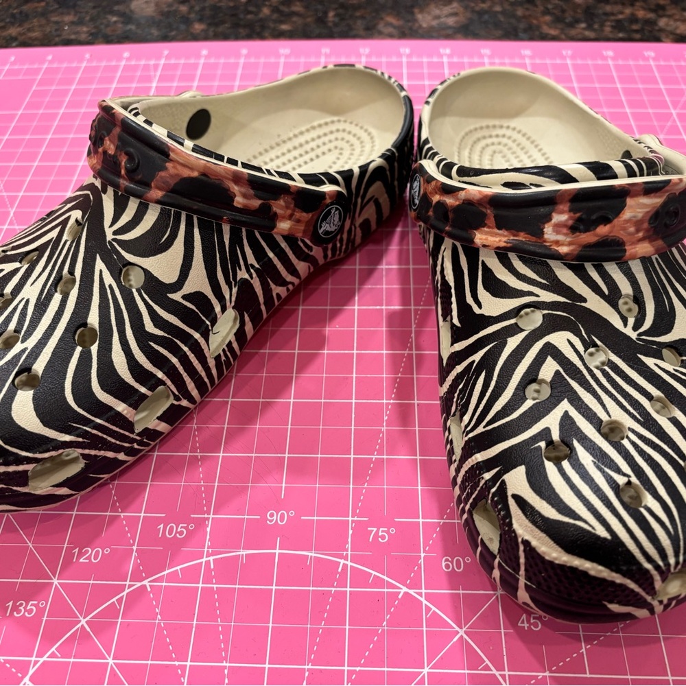 CROCS Beige Clogs